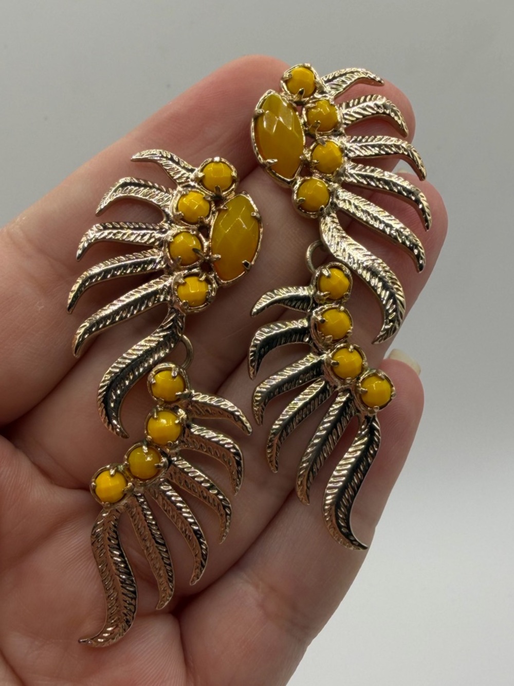 Kendra Scott Jill Gold Vintage Earrings in Yellow Onyx & Magnesite - Picture 10 of 12